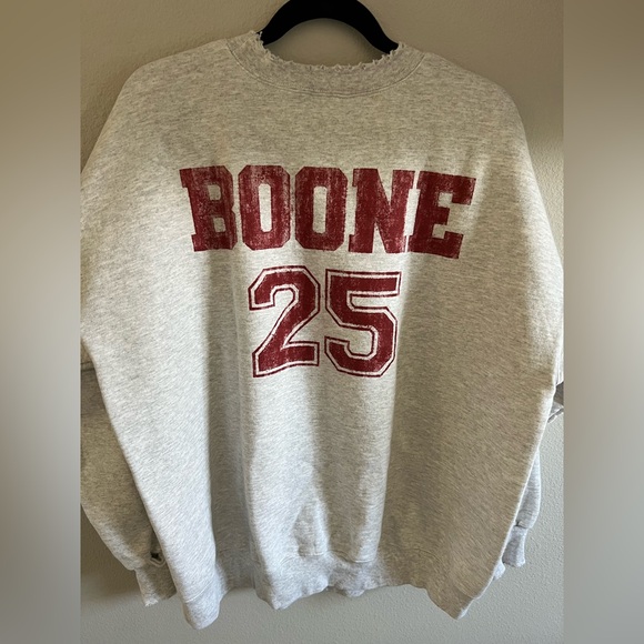 Benson Boone Official American Heart World Tour 2025 Gray Sweater - Picture 2 of 3